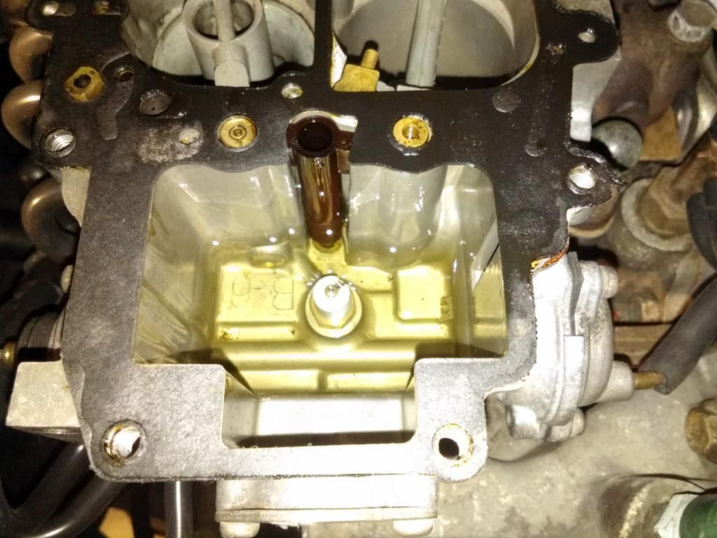87 22R carb won't idle, white smoke, great compression, great leakdown